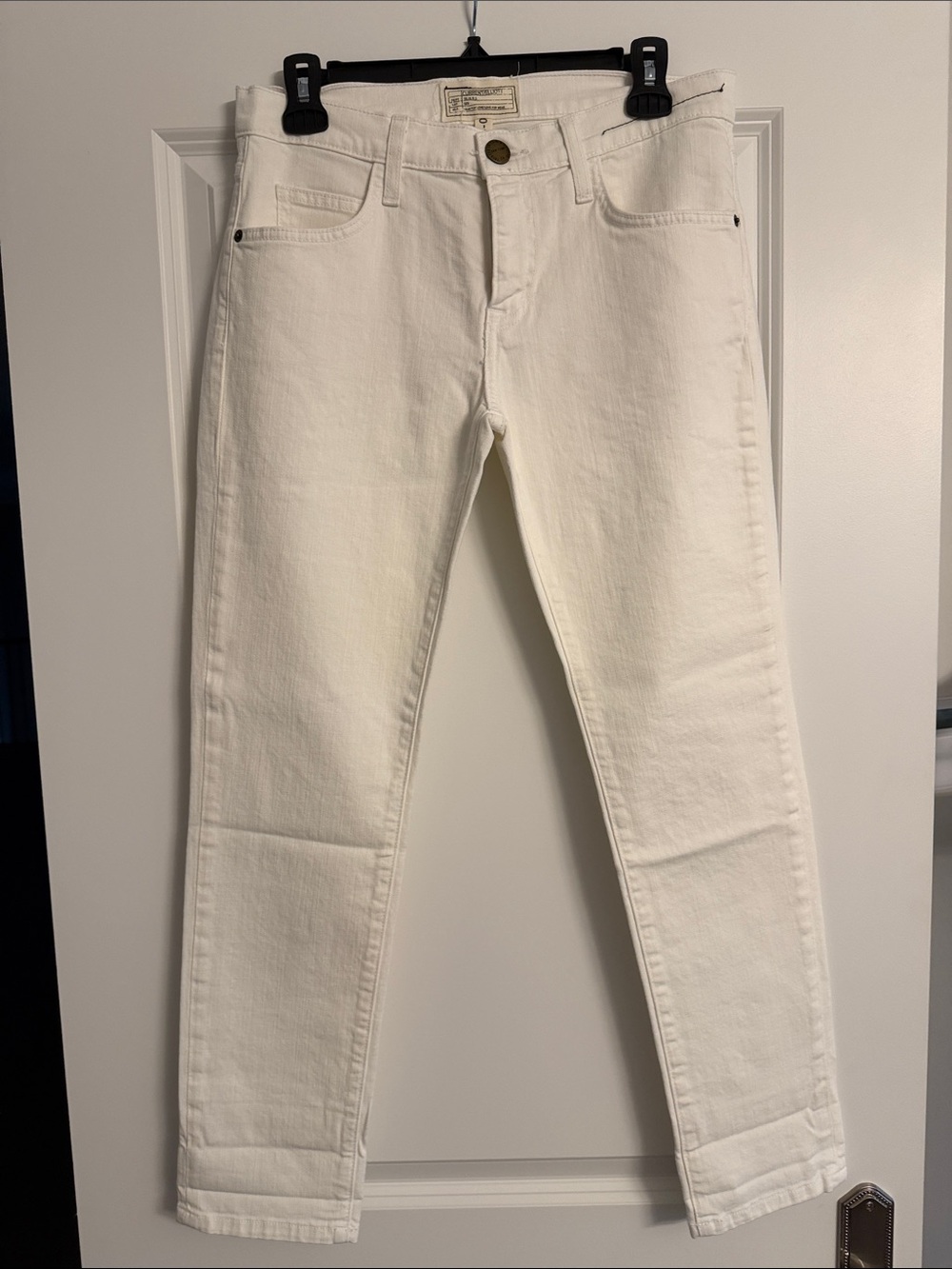 LIKE NEW
Current/Elliott Slim Boyfriend Jeans